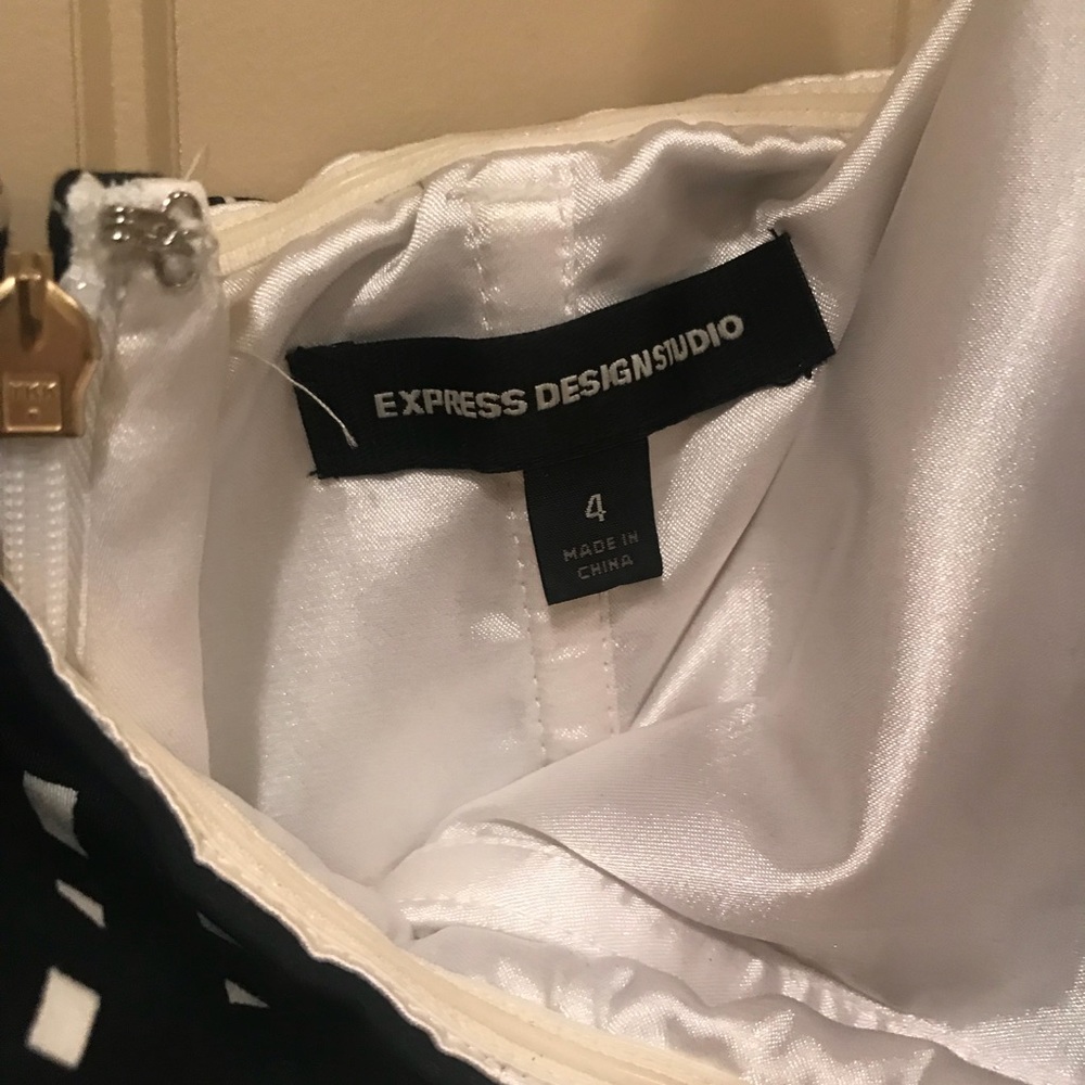 Express classy dress - Picture 2 of 2